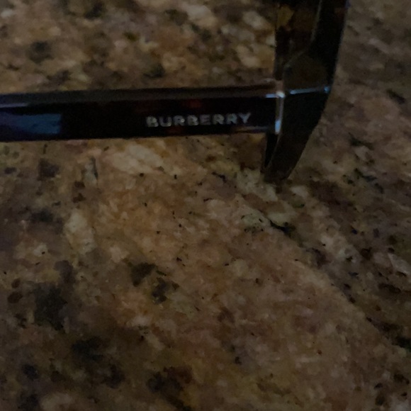 Burberry sunglasses - Picture 5 of 7